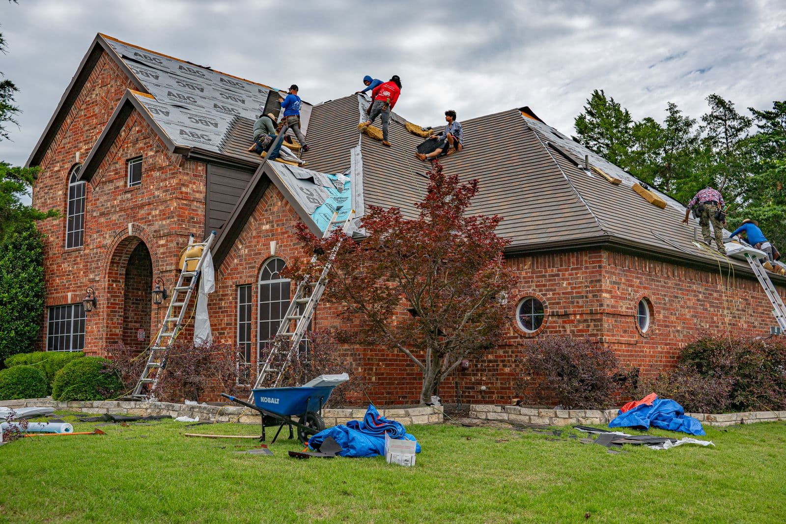 Architectural shingle roof on a brick home
